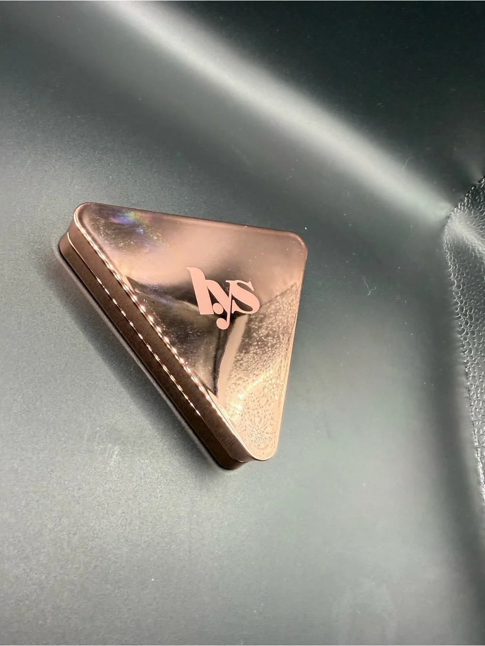 LYS  TRIPLE FIX TRANSLUCENT PRESSED SETTING POWDER — Resilience (Translucent)